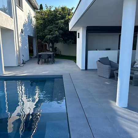 Lola - Modern Architecture, Sea & Pool Villa *