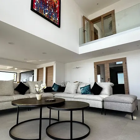 Lola - Modern Architecture, Sea & Pool Villa *