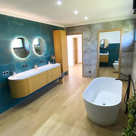 Lola - Modern Architecture, Sea & Pool