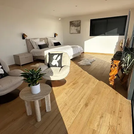 Lola - Modern Architecture, Sea & Pool Villa *