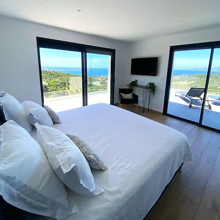 Lola - Modern Architecture, Sea & Pool Villa *