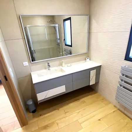 Lola - Modern Architecture, Sea & Pool Villa *