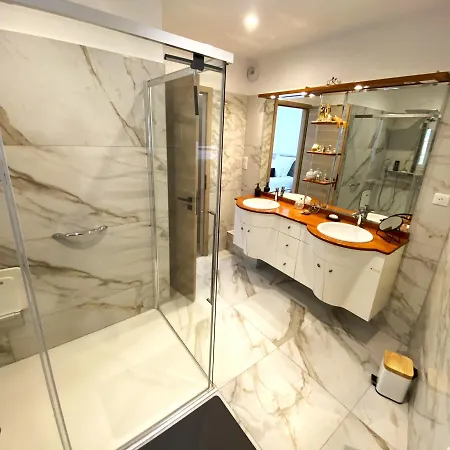 Lola - Modern Architecture, Sea & Pool Villa