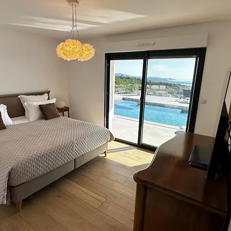 Villa Lola - Modern Architecture, Sea & Pool *