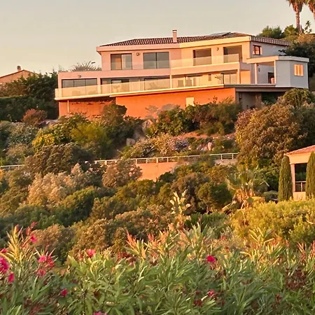 Villa Lola - Modern Architecture, Sea & Pool *