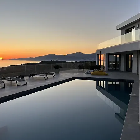 Lola - Modern Architecture, Sea & Pool Villa *