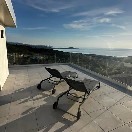 Lola - Modern Architecture, Sea & Pool Villa
