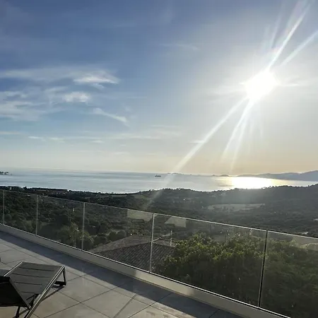 Lola - Modern Architecture, Sea & Pool Villa *